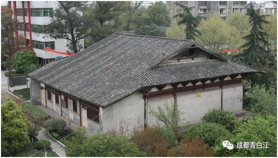 未领结婚证的两人住宾馆被警察查询，你觉得算不算犯罪？